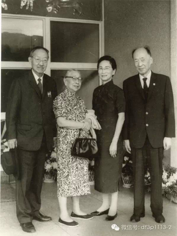 1968年10月，李济夫妇与赵元任夫妇在台北南港史语所楼前.jpg