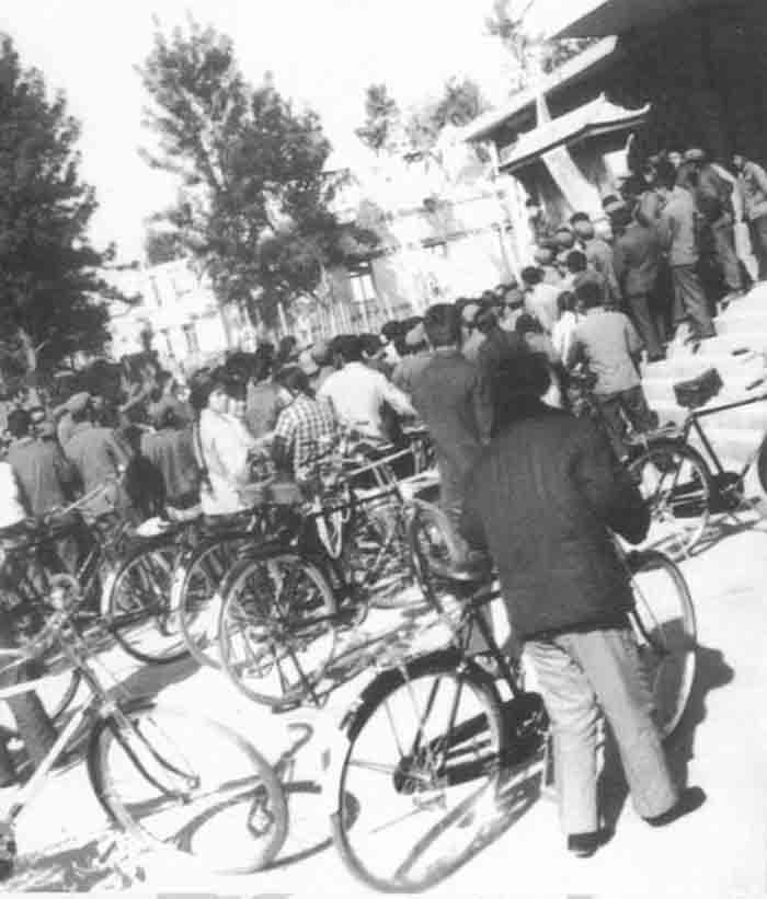 首批请愿团在昆明的宣传、募捐活动。.jpg