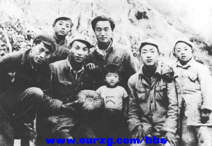 1938年，于桑（左二）在延安