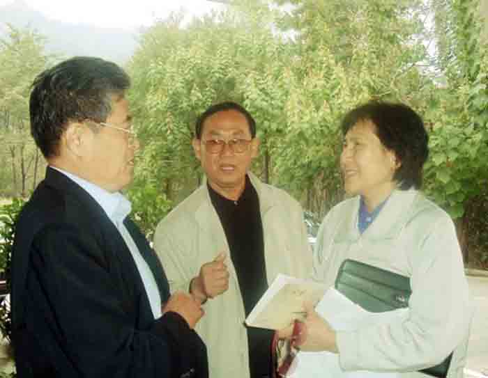 40年后战友聚会见到烈士姐姐
