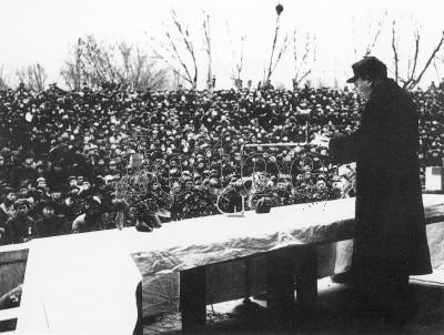 1951年3月24日，公安部部长、公安部队司令员兼政治委员罗瑞卿作镇压反革命的动员报告。