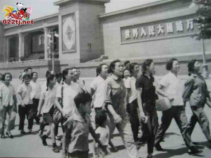 图片:天津女六中老知青纪念下乡四十周年.jpg