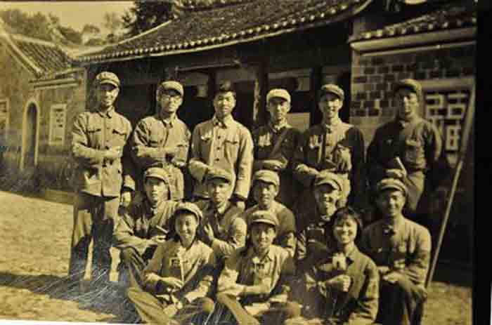 在闽西上杭古田会址前11