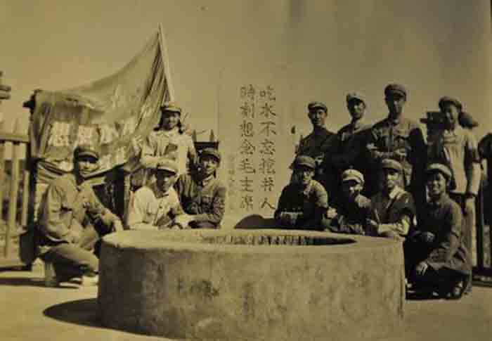 瑞金红军井——本人在前右4