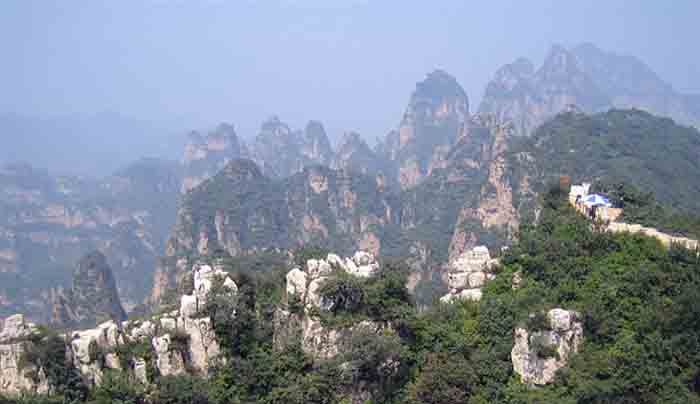 山高险峻