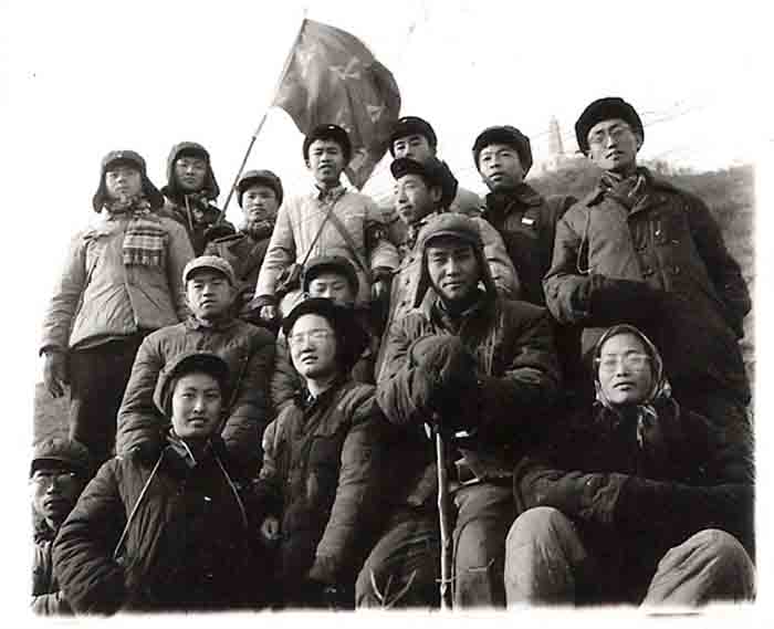 照片是1966年底我们在长征途中照的